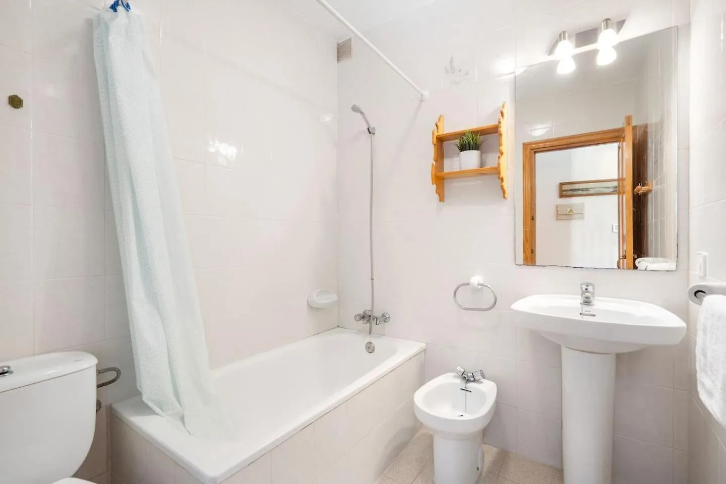 Tina Apartment 아다이아 항구